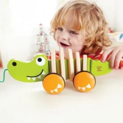 Trekfiguur Hape: Walk-a-Long Crocodile -Peuter Plezier Verkoopwinkel houten trekdier hape walk along crocodile 2