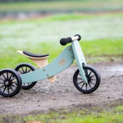 Tiny Tot Sage Loopfiets 2-in-1 Kinderfeets -Peuter Plezier Verkoopwinkel kinderfeets houten loopfiets driewieler tiny tot silver sage 2 1