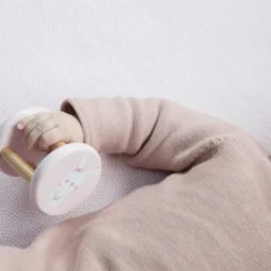 Little Dutch LD4404 Rammelaar Roller Rose -Peuter Plezier Verkoopwinkel little dutch 4404 rammelaar rose 1 1